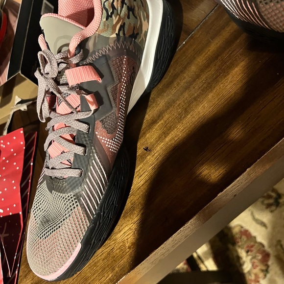 Nike Kyrie Flytrap V 10.5 - Picture 4 of 4